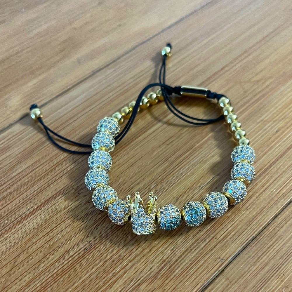 Adjustable  crown bracelet unisex 👑